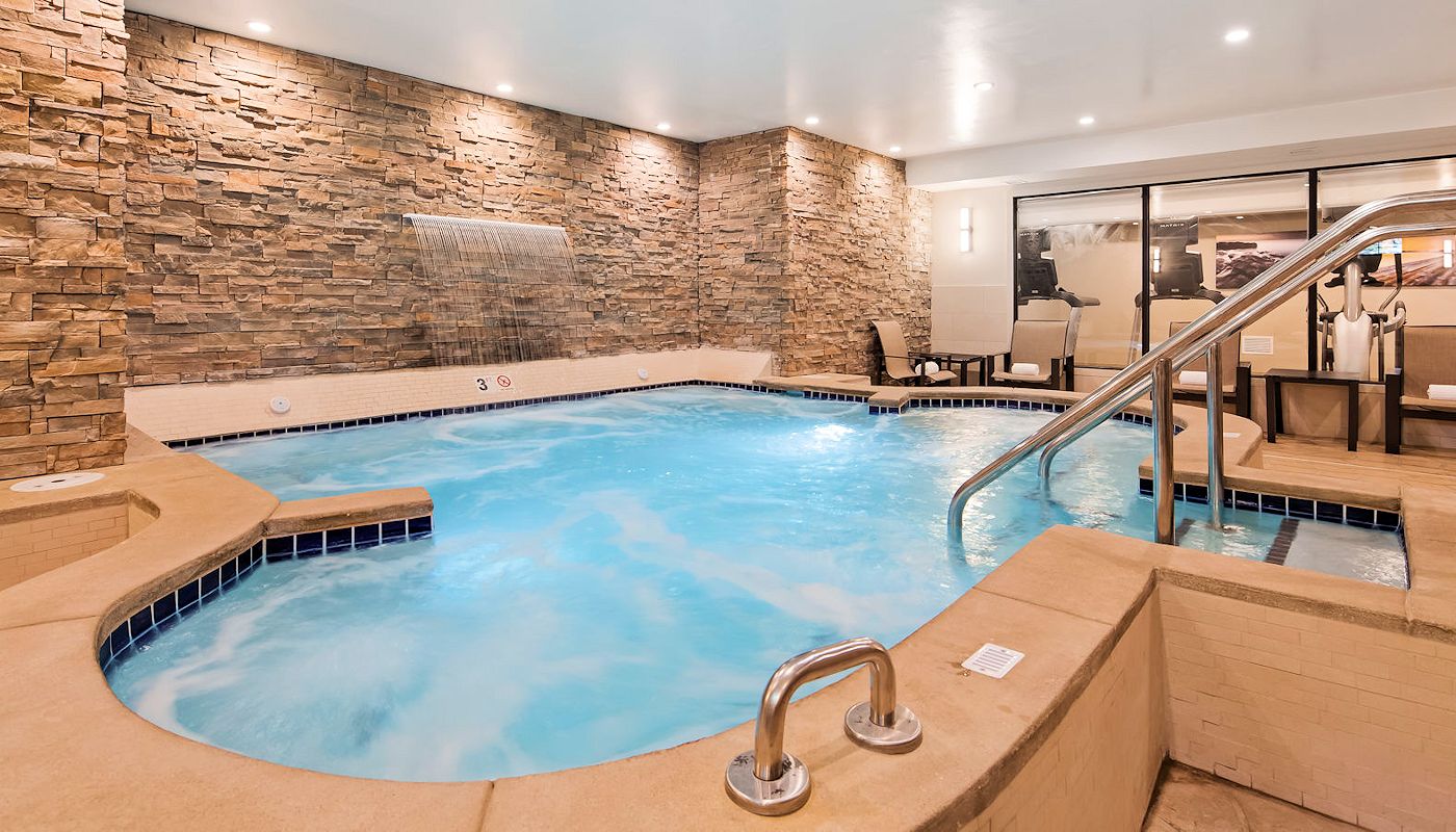 Relaxing Indoor Whirlpool - Giant Hot Tub - Superior Inn Grand Marais