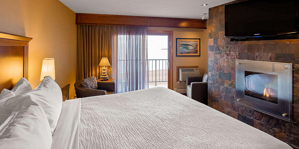 Lakefront North Shore Hotel: Superior Luxury Suite - Best Western Plus Grand Marais