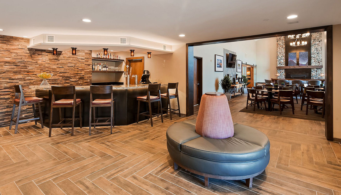 Cove Bar & Bistro - Best Western Plus Superior Inn Grand Marais